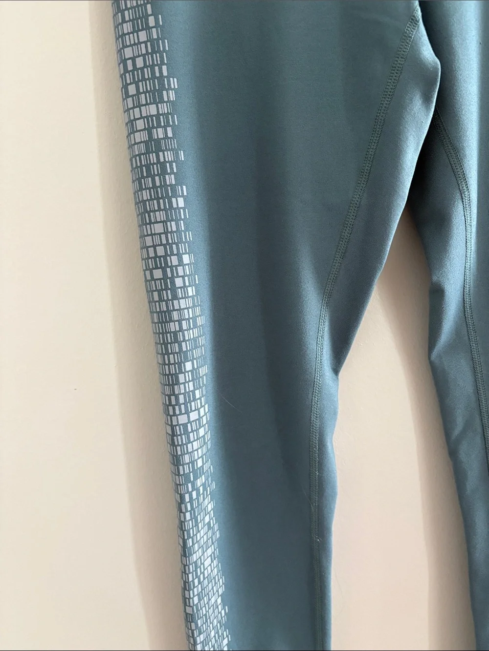 Nike Dri-Fit Teal-Green Athletic Leggings with Reflective Side Panels